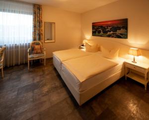 Postel nebo postele na pokoji v ubytování Hotel Garni Regent