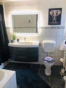 Ένα μπάνιο στο Apartment Unna-Massen