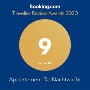 een gele cirkel met het nummer erop met de prijzen voor tekstreizen bij Appartement De Nachtwacht in Ootmarsum