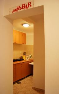 Kuchyň nebo kuchyňský kout v ubytování Omega Apartments
