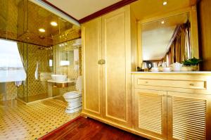 Um banheiro em Golden Cruise