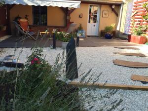 Photo de la galerie de l'établissement Le jardin de THELEME "Charme discret pour un nid douillet", à Mazille