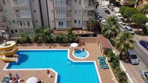 Výhled na bazén z ubytování Granada City Alanya Luxury Appartment 800м от пляжа Клеопатра nebo okolí
