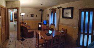 TV a/nebo společenská místnost v ubytování Casa La Tía Bruja