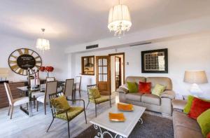 a living room with a couch and a dining room at INTMA LUXURY HoME in Alhaurín el Grande