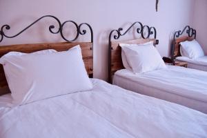 Postel nebo postele na pokoji v ubytování Brilant Antik Hotel