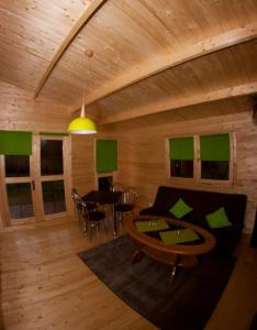 Posezení v ubytování DOMKI LETNISKOWE W ŚWINOUJŚCIU