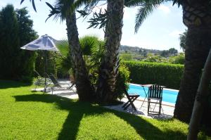 The swimming pool at or close to Villa Cerezos