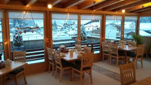 Restauracja lub miejsce do jedzenia w obiekcie Landhotel Wolf