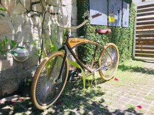 a bicycle is parked next to a wall at Viver Bahia Pousada in Salvador