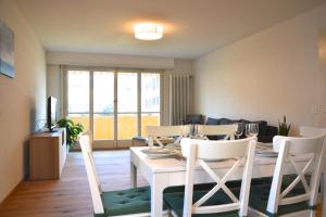 Posezení v ubytování Plage & Montagne - Appartement familial à proximité de la plage de Préverenges