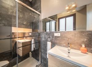 a bathroom with a sink and a shower at Apartamentos San Pedro in Seville