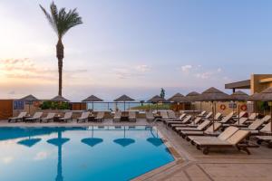 Majoituspaikassa Blue Sky City Beach Hotel tai sen lähellä sijaitseva uima-allas