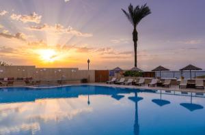 Majoituspaikassa Blue Sky City Beach Hotel tai sen lähellä sijaitseva uima-allas