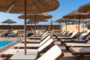 Majoituspaikassa Blue Sky City Beach Hotel tai sen lähellä sijaitseva uima-allas