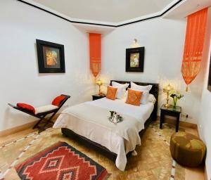 Ένα ή περισσότερα κρεβάτια σε δωμάτιο στο Riad Dar Balthazar
