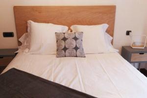 Łóżko lub łóżka w pokoju w obiekcie Apartamento completo con parking privado y WiFi en San Roque
