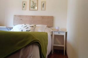 Łóżko lub łóżka w pokoju w obiekcie Apartamento completo con parking privado y WiFi en San Roque