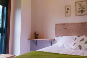 Łóżko lub łóżka w pokoju w obiekcie Apartamento completo con parking privado y WiFi en San Roque
