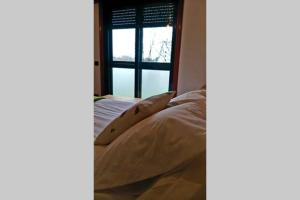 Łóżko lub łóżka w pokoju w obiekcie Apartamento completo con parking privado y WiFi en San Roque