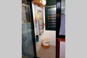 Zdjęcie z galerii obiektu Apartamento completo con parking privado y WiFi en San Roque w mieście Vigo