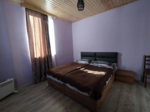 Postel nebo postele na pokoji v ubytování Tetne Qor Guesthouse