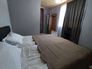 Postel nebo postele na pokoji v ubytování Tetne Qor Guesthouse