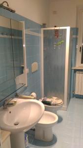 Vonios kambarys apgyvendinimo įstaigoje aMare il mare