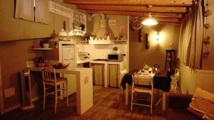 a small kitchen with a table and a dining room at Etna Shelter Holiday House in Mascalucia