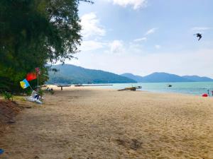 Imagen de la galería de By The Beach - Luxury 2 Bedrooms Family Suite, en Batu Ferringhi