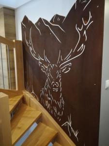 a painting of a deer on a wall at Le gîte des Kritter in Stosswihr