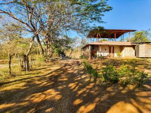 a dirt road in front of a house at Casa Ital-Tico, Playa Negra in Playa Negra