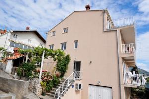 a building with stairs in front of it at Apartment Fiorenini 2 in Mlini