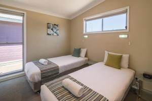 two beds in a room with two windows at Ingenia Holidays Hunter Valley in Cessnock +54 photos