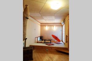 Postel nebo postele na pokoji v ubytování Woody house
