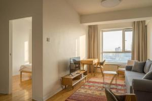 Posezení v ubytování Modern apt with views 3 minutes from Sukhbaatar Sq
