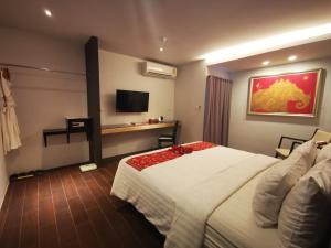 TV a/nebo společenská místnost v ubytování Mandy Nok Hotel