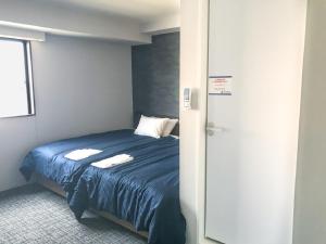 Una cama o camas en una habitación de Hotel Livemax Fukushima Koriyama 19 fotos más