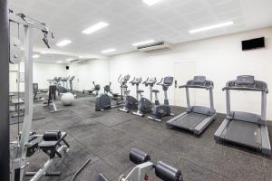 Fitness centrum a/nebo fitness zařízení v ubytování Drift Palm Cove