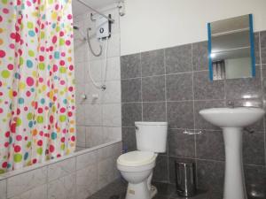 Koupelna v ubytování Apartments & Rooms Helena + 37 fotografií