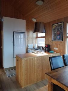 Kuchyň nebo kuchyňský kout v ubytování Lava House on the Ocean + 11 fotografií