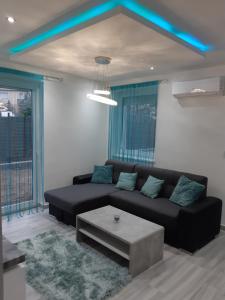 A seating area at Dilara Apartman Sárvár Még 6 kép