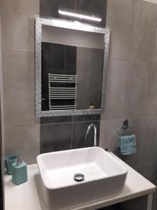A bathroom at Dilara Apartman Sárvár