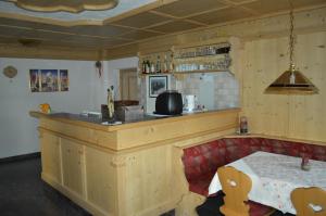 A kitchen or kitchenette at Residence Rogger