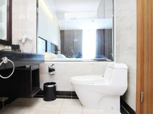 Java Palace Hotel tesisinde bir banyo