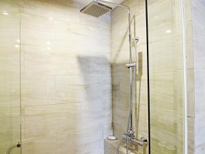 Java Palace Hotel tesisinde bir banyo