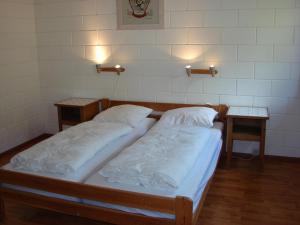 Giường trong phòng chung tại Oberes Ourtal Lodge