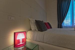 a bedroom with a bed and a lamp on a table at Palco Rooms&Suites in Palermo