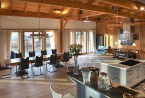 Kuchyň nebo kuchyňský kout v ubytování Private Luxury Chalet