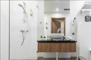 Kuchyňa alebo kuchynka v ubytovaní OXYGEN WRONIA - Browary Warszawskie - P&O Serviced Apartments